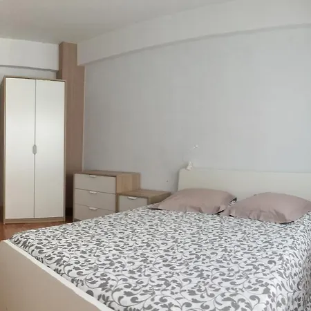 Habitación indepediente con baño y cocina compartidos * Bilbao