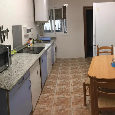 Pensión Habitación indepediente con baño y cocina compartidos Bilbao